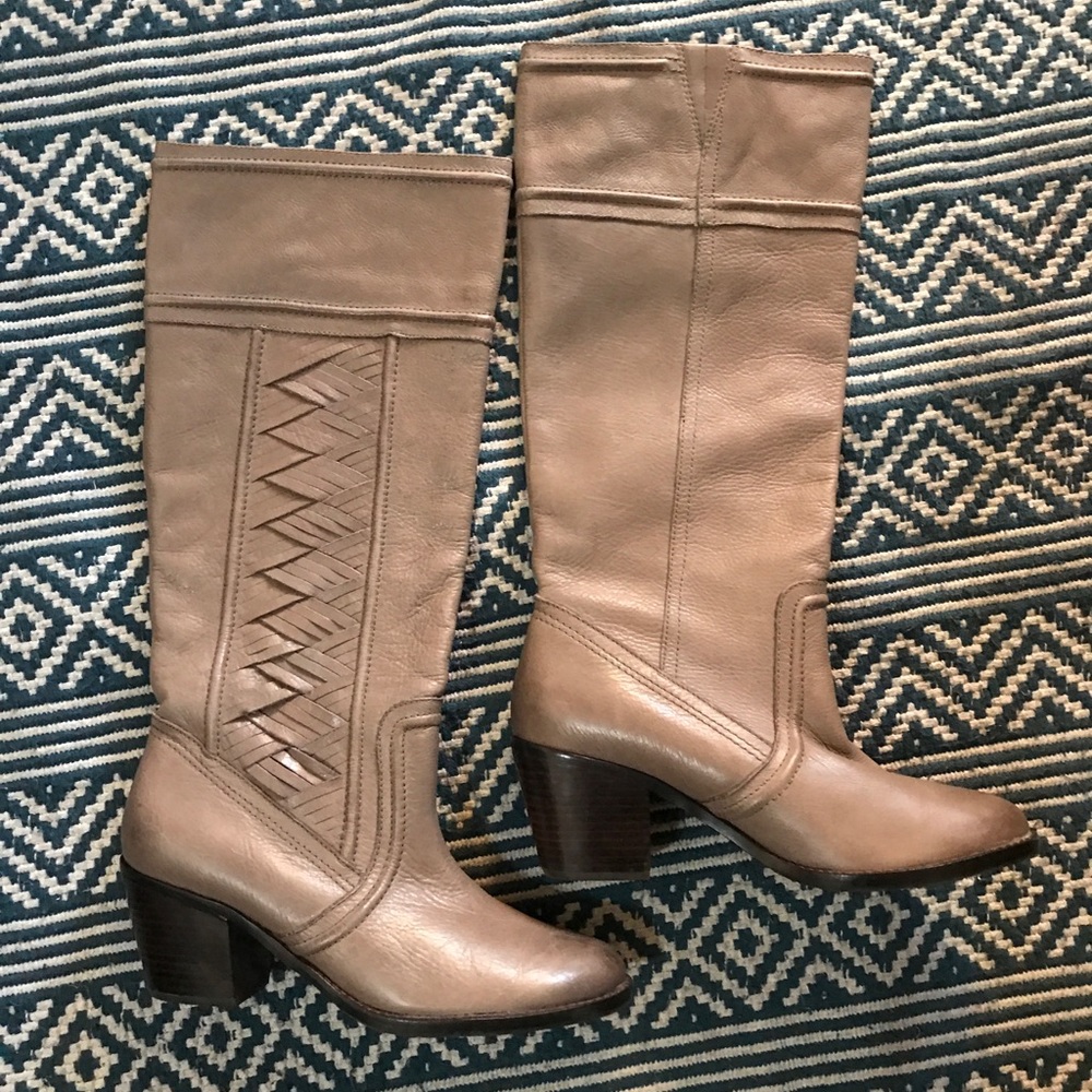 Fossil Boots